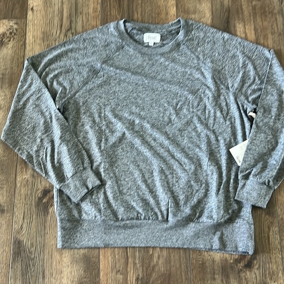 New Feat Mens Standard Crewneck Sweatshirt & Shorts Set Heather gray Size Large - Picture 6 of 13